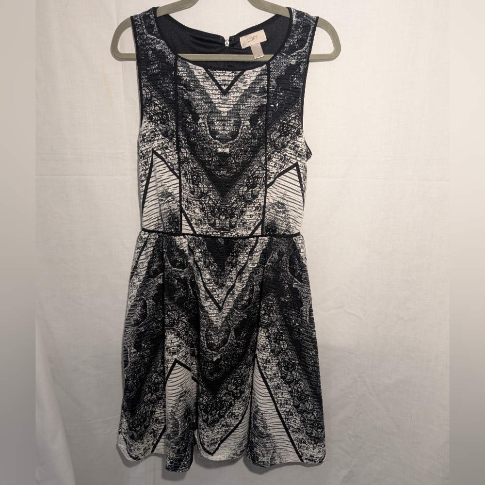 Ann Taylor Loft Size 6 Black and White Fit and Flare Halter Dress